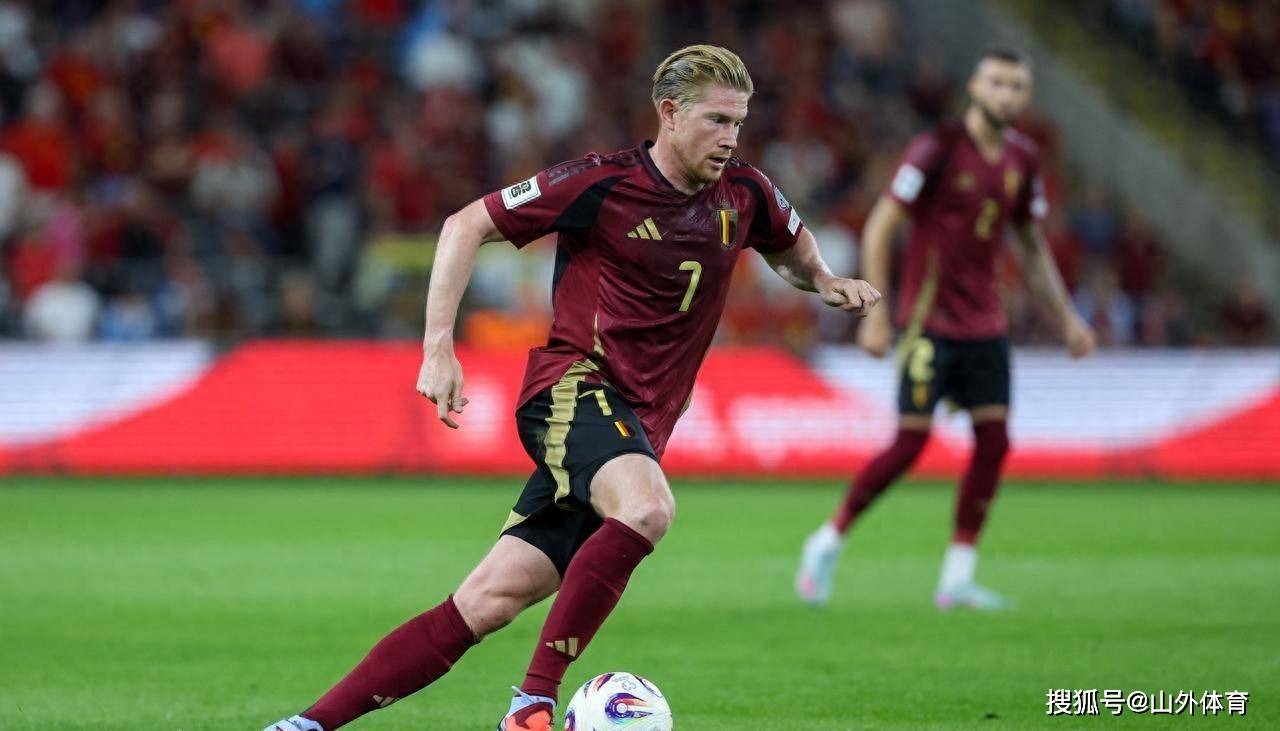 包含不莱梅克星梅开二度，助球队赢得胜利的词条