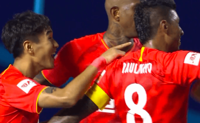 射手突破对手防线，破门得分