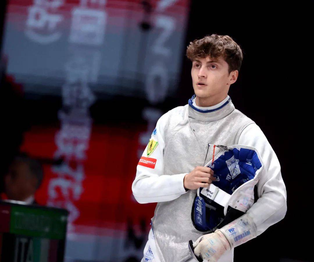 斯洛伐克选手夺得击剑比赛金牌