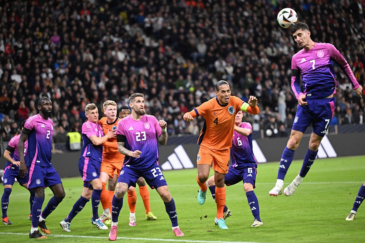 包含罗马主场无缘胜利，排名逐渐下滑的词条