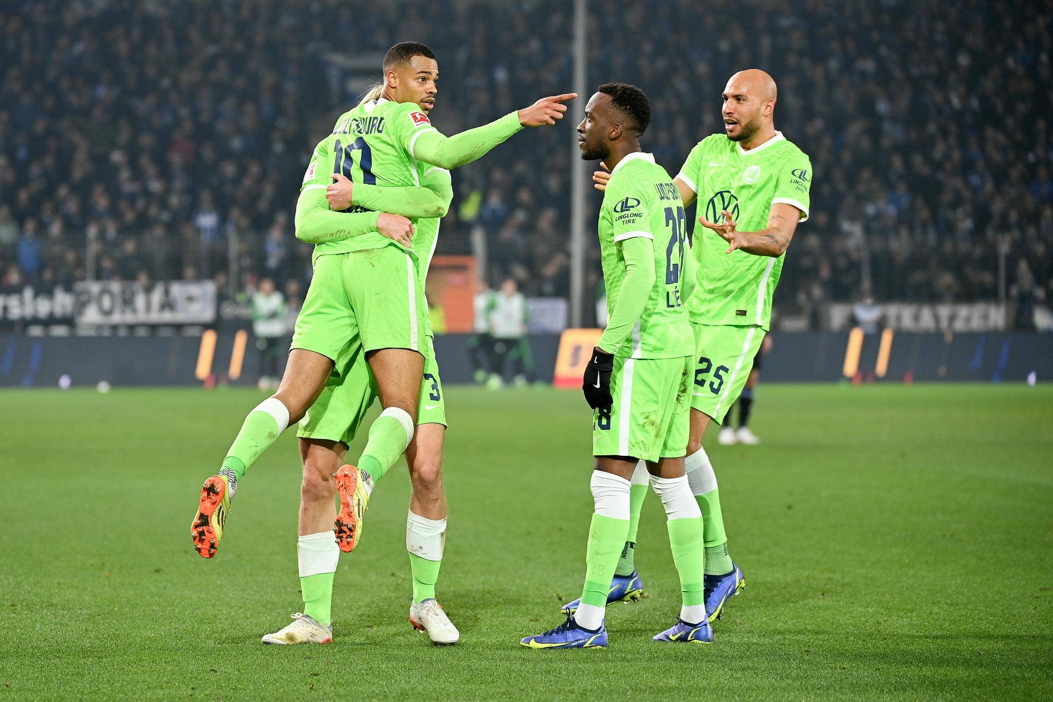 荷兰横扫莱比锡红牛,阿尔瓦雷斯状态火热 荷兰横扫莱比锡红牛,阿尔瓦雷斯状态火热