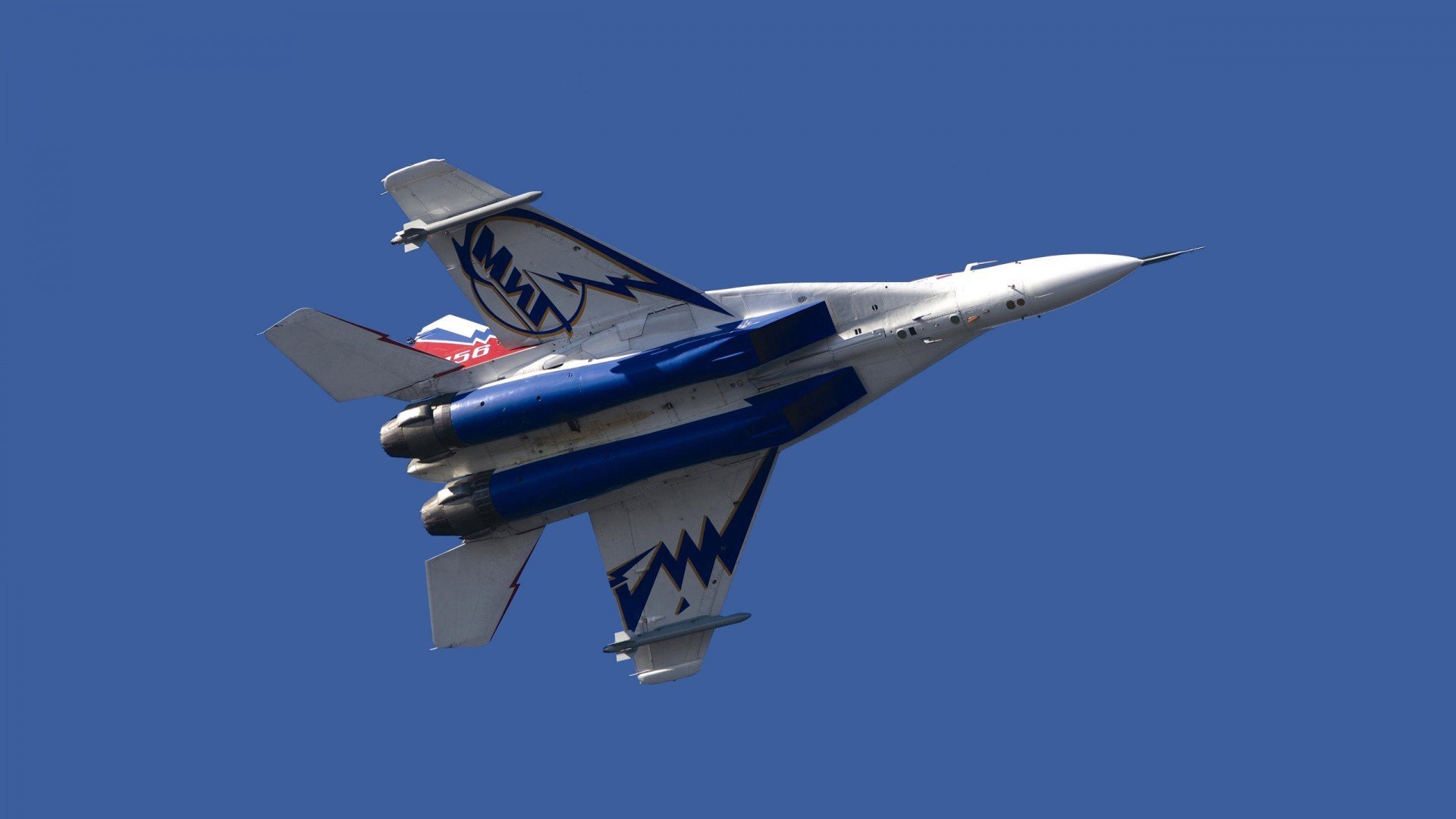 唯一性的交响，英超争冠焦点战与毕尔巴鄂压制几内亚的启示