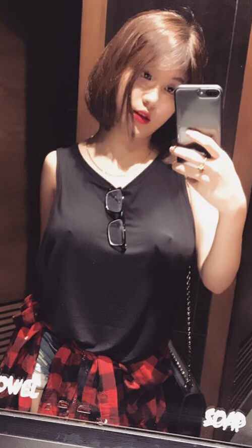 逆境中的双星闪耀，从英格兰翻盘哥伦比亚到卢卡库英超争冠的统治时刻